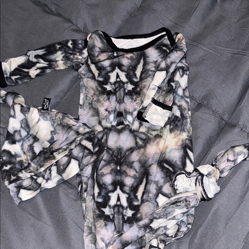 Tie-Dye knotted Gown Set with cap